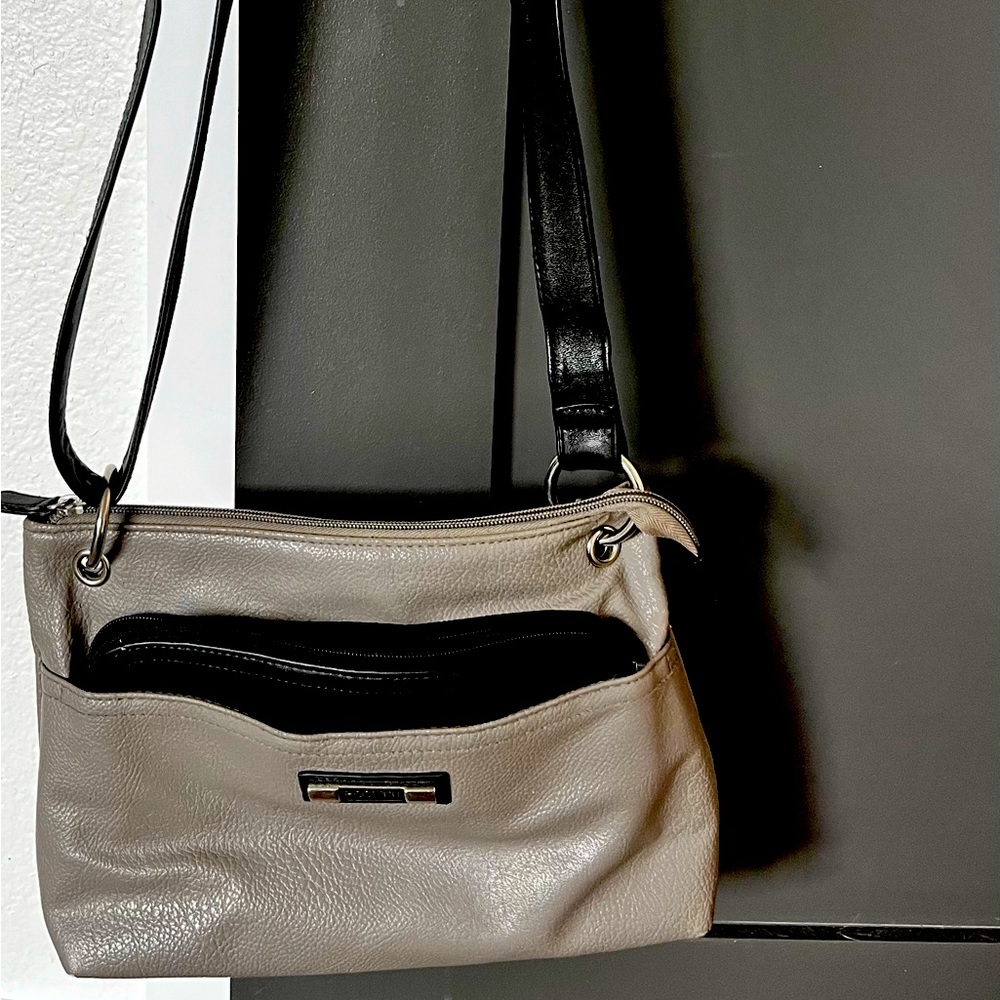 Crossbody purse, bag, long strap, gray, multiple pockets, great for traveling